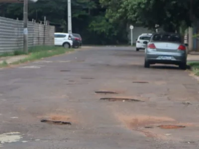 Prefeita anuncia licitação e consórcio para tapa-buracos