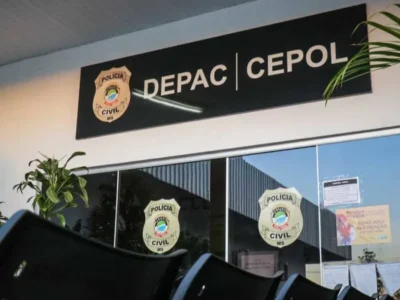 Menino de 6 anos é achado sozinho em casa e caso vai para delegacia
