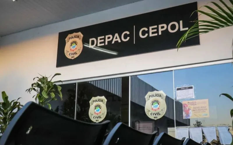 Menino de 6 anos é achado sozinho em casa e caso vai para delegacia