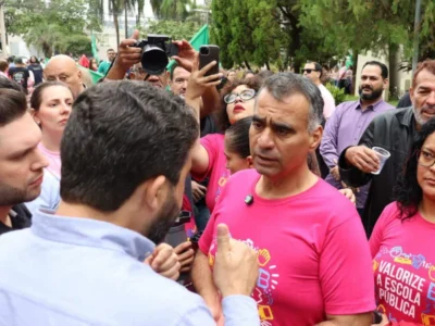 Prefeita recebe professores para negociar reajuste salarial