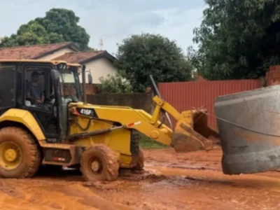 Chuvas em Três Lagoas abrem cratera e adiam desfile de 111 anos