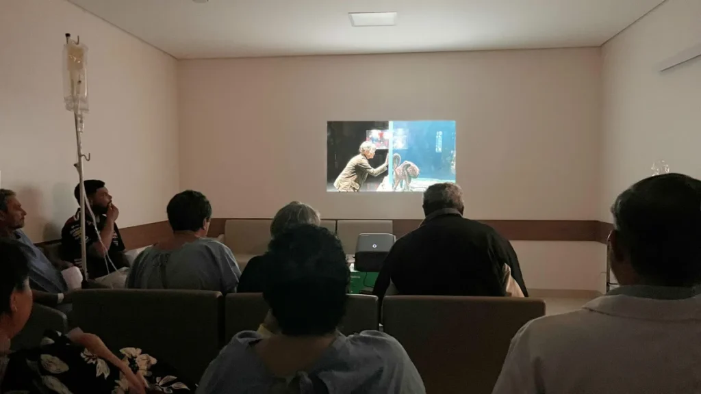 Cinema vira terapia contra estresse na Cassems de Dourados
