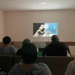 Cinema vira terapia contra estresse na Cassems de Dourados