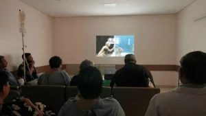 Cinema vira terapia contra estresse na Cassems de Dourados