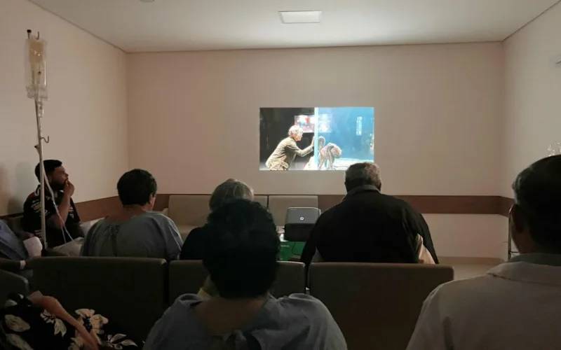 Cinema vira terapia contra estresse na Cassems de Dourados