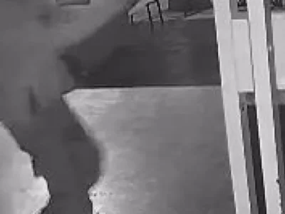 Dupla invade tabacaria e deixa dois feridos graves em Coxim