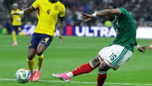 México vence Equador por 2 a 0 e avança às oitavas da Copa