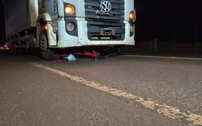 Ciclista indígena morre atropelada por caminhão em Dourados