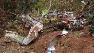 Sem caixa-preta, queda de avião é investigada por clima e destroços