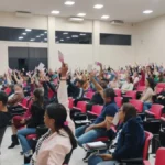 Professores rejeitam parcelamento e exigem reajuste em 2026