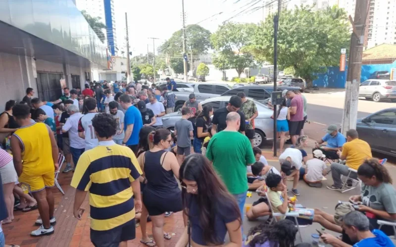 Mesmo sem Brasil, febre por figurinhas da Copa continua
