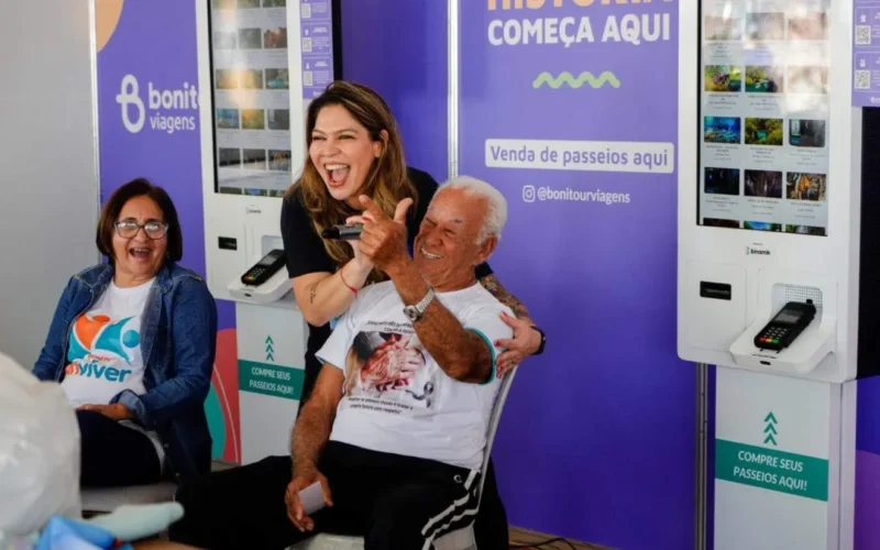 Idosos transformam memórias em poesia na FLIB