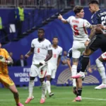 Argentina vira nos acréscimos e elimina Inglaterra na semi
