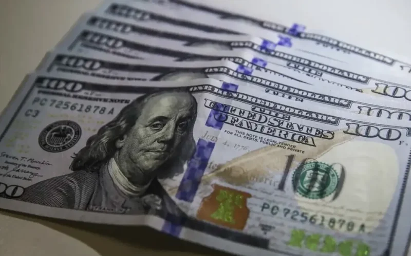 Dólar sobe a R$ 5,09 e Bolsa cai com tarifa dos EUA