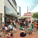 Colecionadores seguem saga para completar álbum da Copa