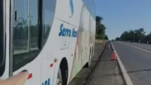 Pane em ônibus na BR-163 deixa passageiros sem água e comida