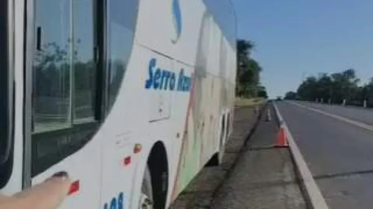 Pane em ônibus na BR-163 deixa passageiros sem água e comida