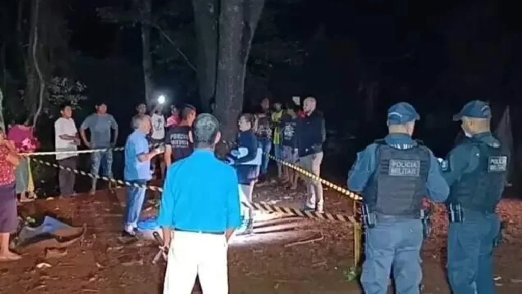 Homem pega 36 anos por matar esposa com foice na frente dos filhos