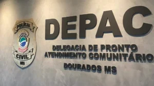 Jovem é baleado ao abrir porta de casa em Dourados