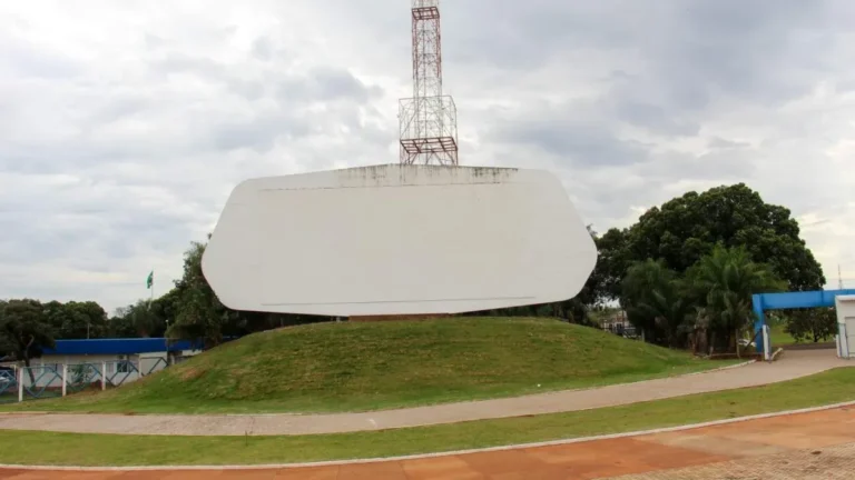 Arraiá UFMS 2026 com sertanejo raiz abre programação do Autocine