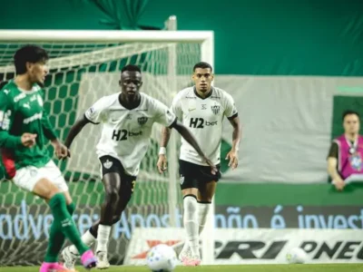 Atlético-MG vence Palmeiras e evita disparada do líder