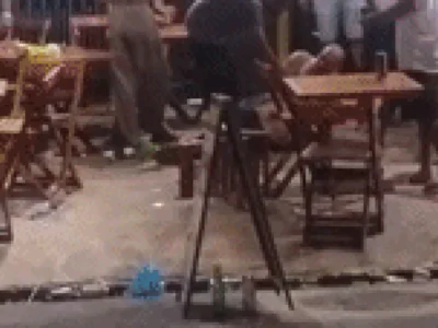 Briga generalizada em conveniência é registrada em vídeo