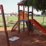 Praça sem placa e abandonada: homenagem a menino morto vira esquecimento