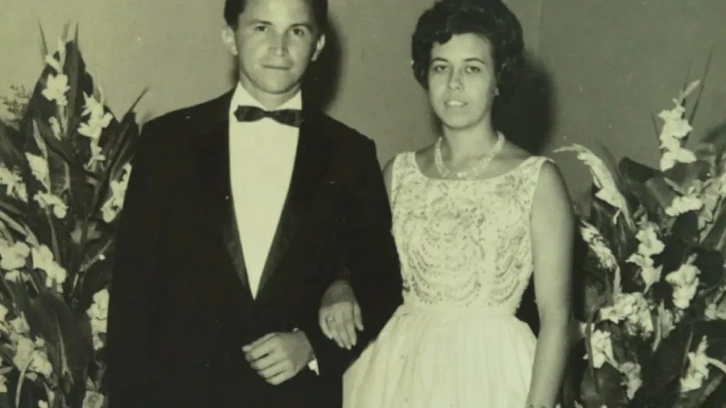Casal celebra 62 anos de amor após baile no Rio