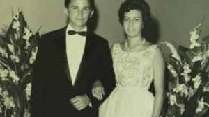 Casal celebra 62 anos de amor após baile no Rio