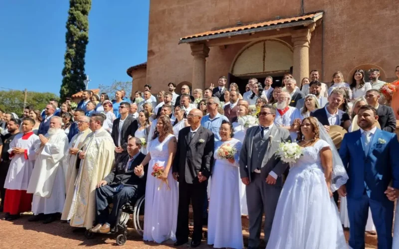 Casamento comunitário reúne 43 casais no Santuário da Capital