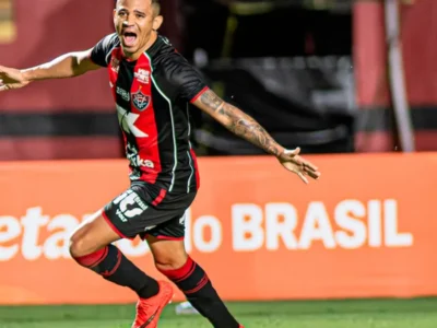 Vitória goleia Athletico-PR, vira jogo e avança na Copa do Brasil