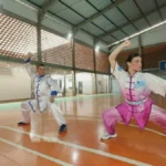 Pais e filhas fortalecem laços com kung-fu em família