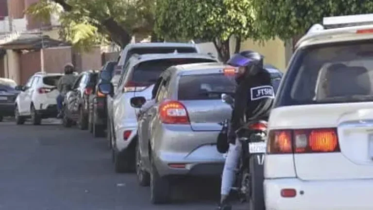 Falta de combustível na Bolívia gera filas de até 3 dias